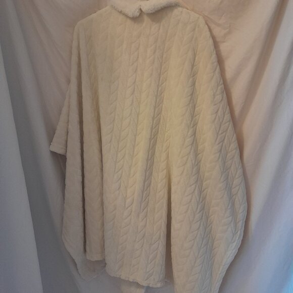 Macy's Charter Club Cozy Plush Wrap Wearable Poncho Shawl Blanket with Pockets - Picture 10 of 10